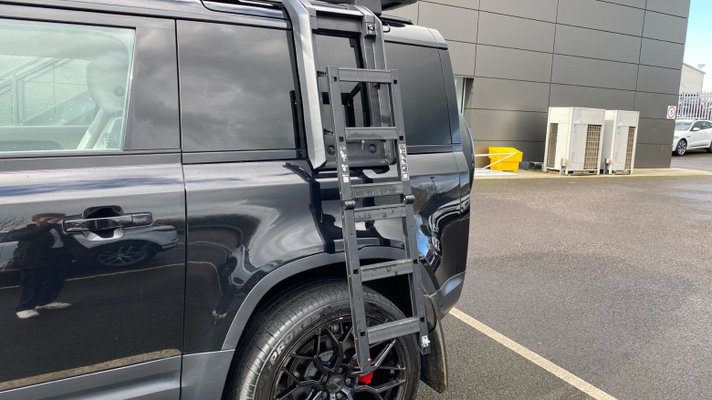 Land Rover Defender 3.0 D250 SE 90 3dr Auto Diesel Estate